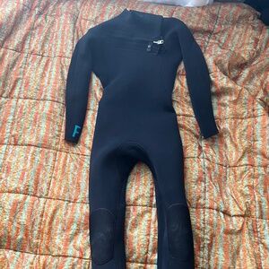 Feral Women's 4mm3 Wetsuit size 6